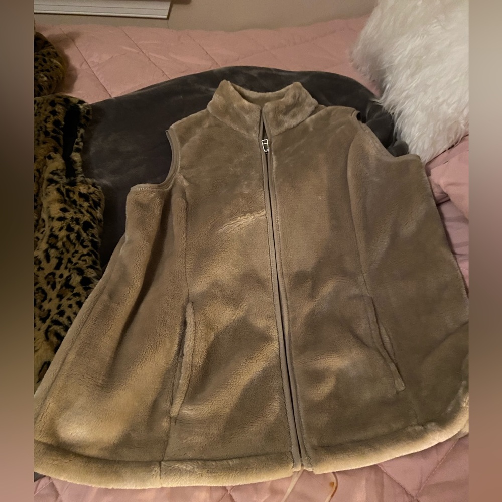 Kim Rogers fleece type vest